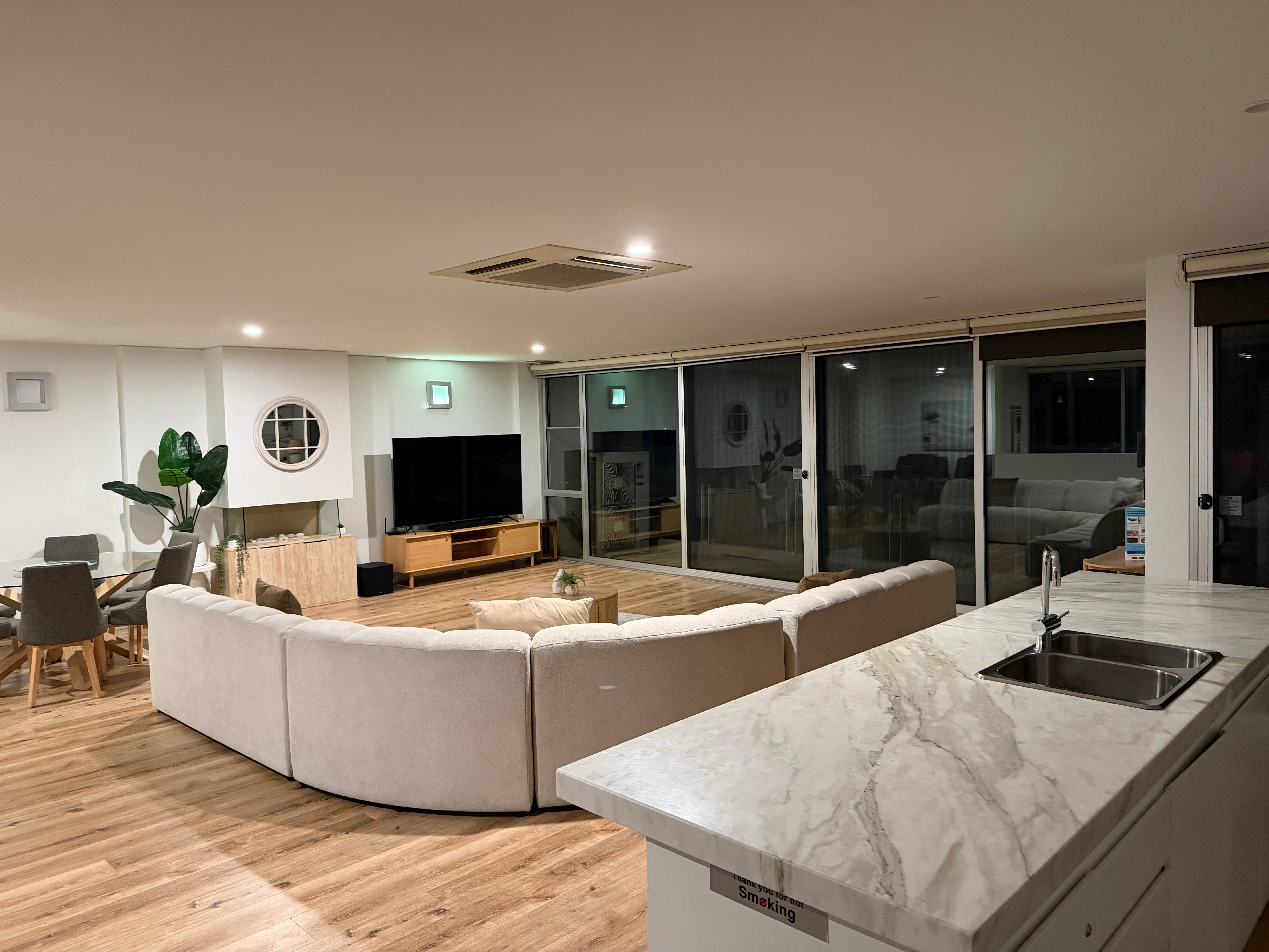 临时定了个三房了个200平的就睡一晚亏了 