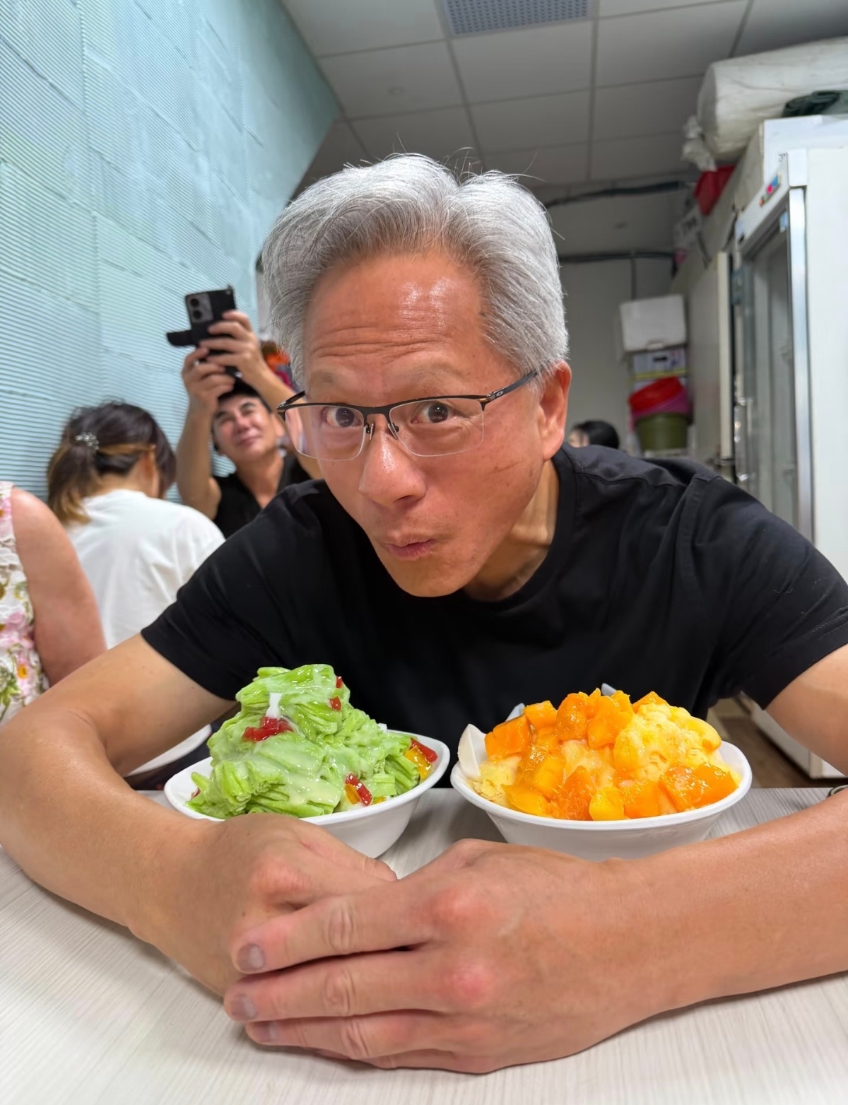 黄仁勋有灰指甲？ 