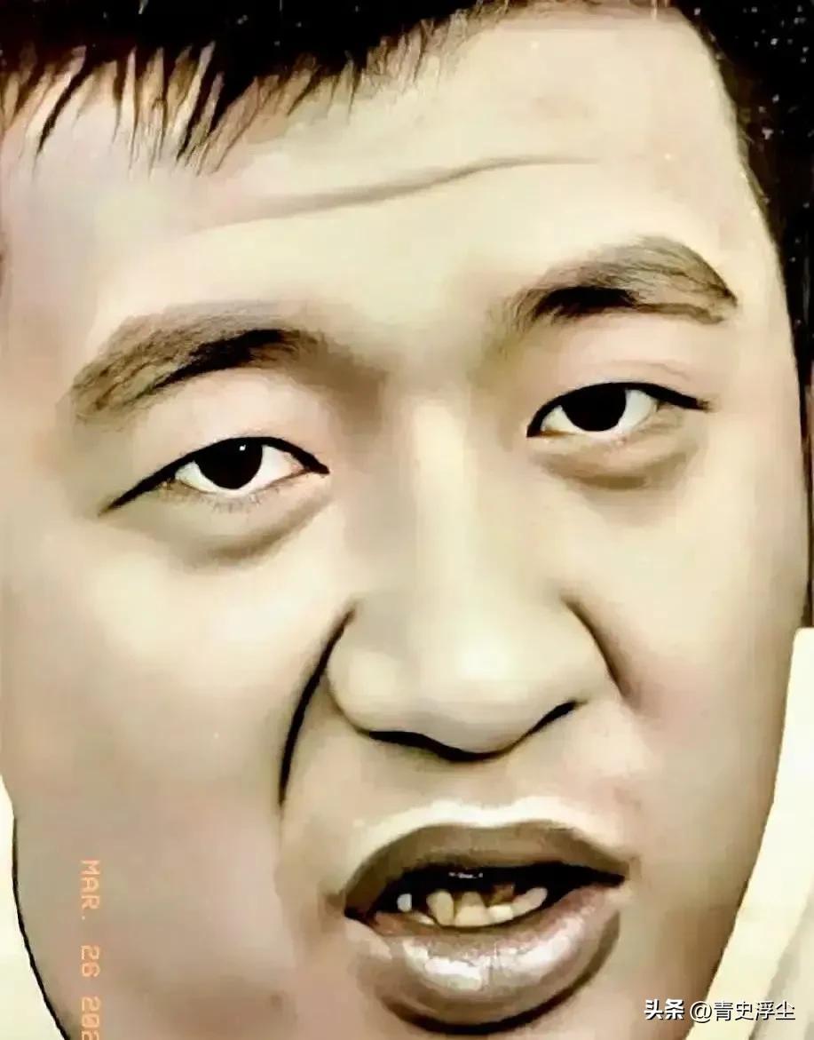 我闺蜜在张雪峰公司，她说，你们看到的那个张雪峰，都是假的。

或者说，只是他想让