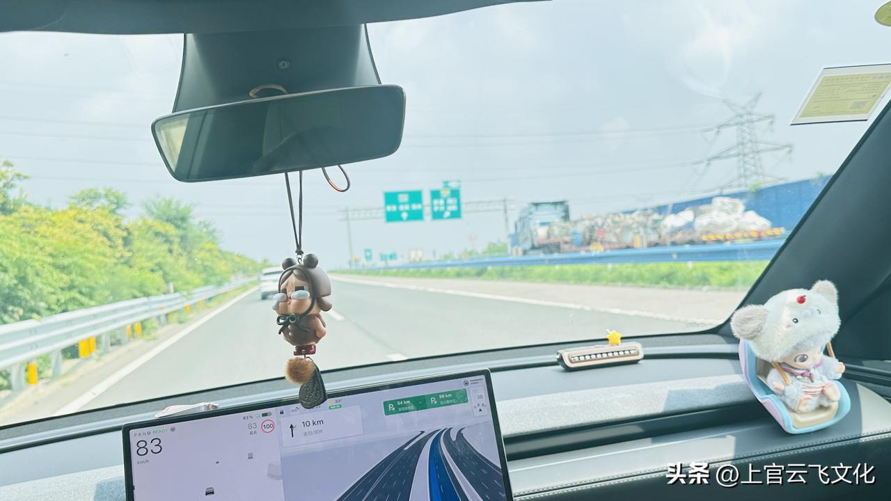 虽然河南胡辣汤和烩面有名气 ，但经常来，总不能每次来都吃同样的饭吧？
吃川菜吧。