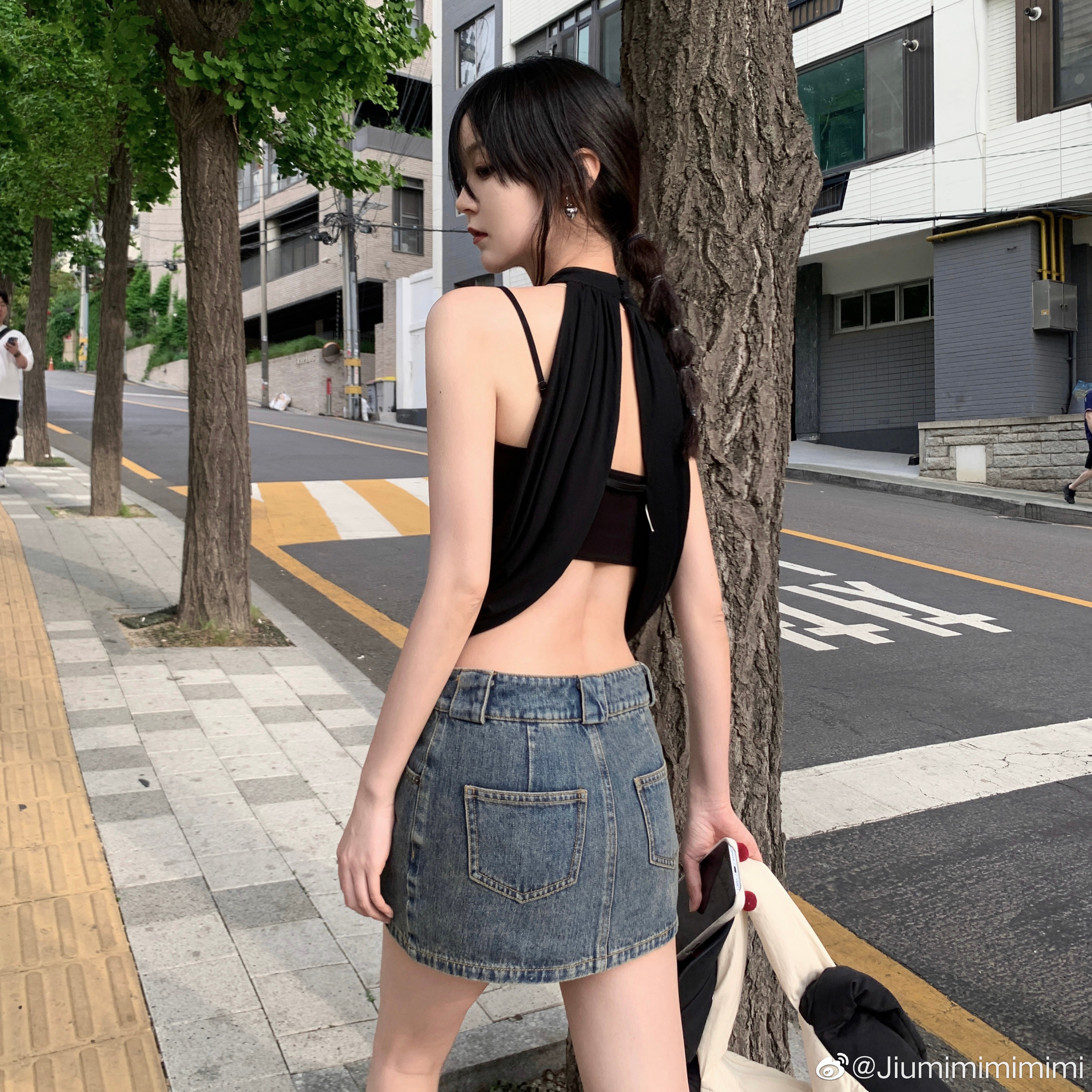 很特别的背心上衣和防走光牛仔半裙 ​​​