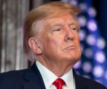 谁能想到，老拜登当初那句看似赌气的话，如今竟然一语成谶了！大选前他曾红着眼眶警告