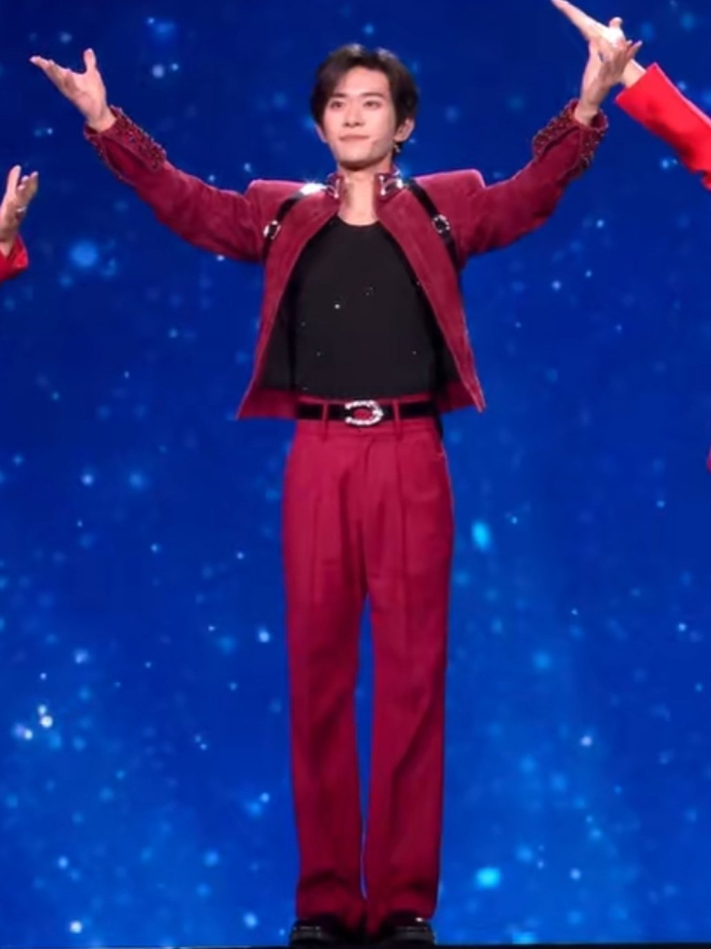 易烊千玺的垫肩易烊千玺甜死我了好甜啊啊啊 