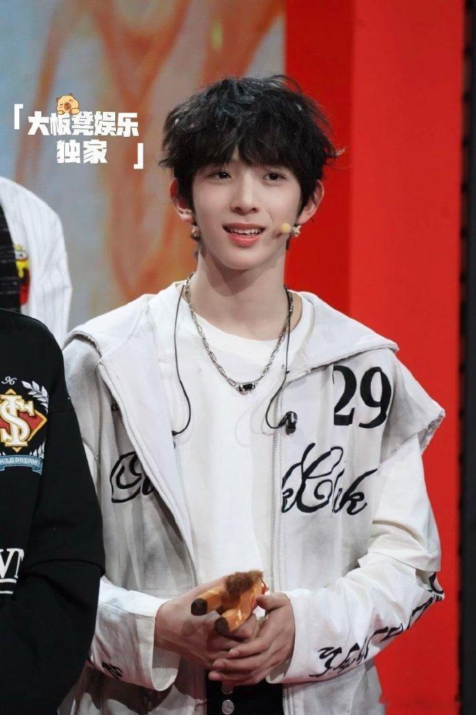 小四四们八选一 