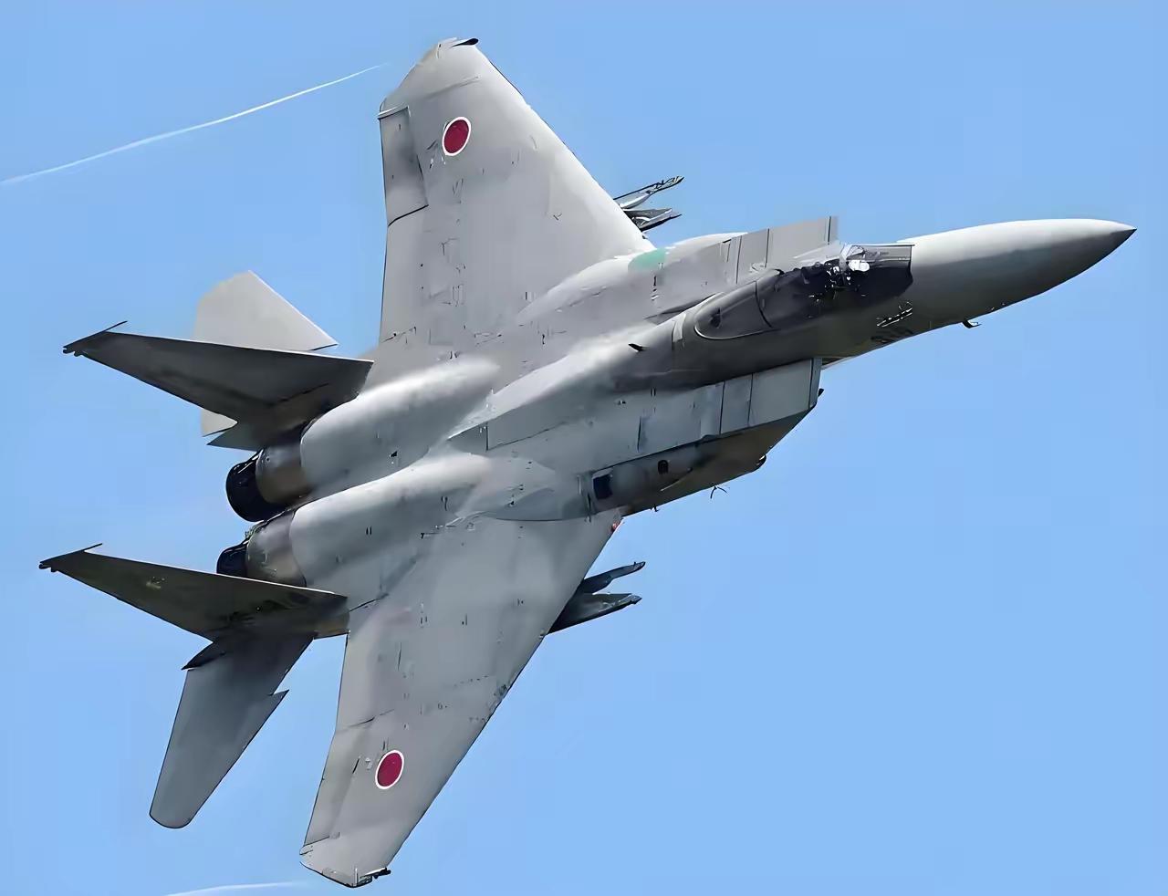 韩国媒体对解放军歼-15舰载机用雷达锁定日本F-15战机一事，给予了最公正客观的