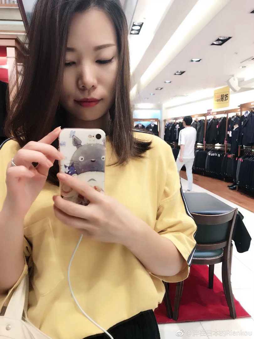 【搬运】2018年09月28日我家ジジ第一次陪我买口红💄他真的是什么都能聊和我