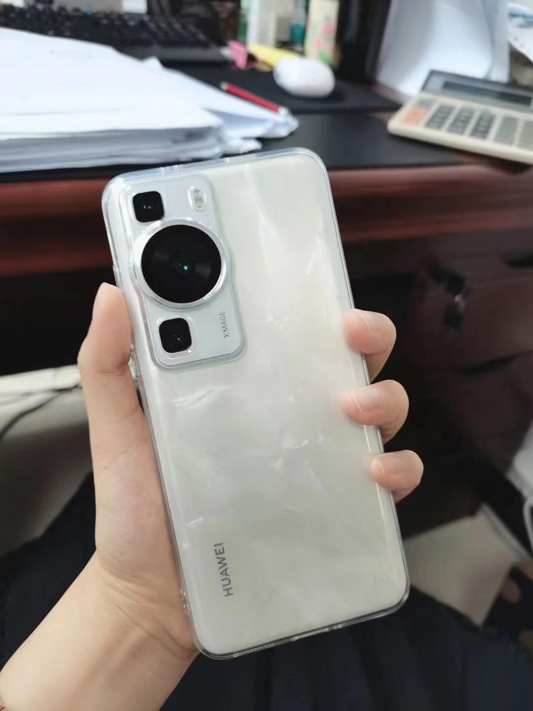 手持华为P60的用户有多惨[流泪]
华为P60在更新鸿蒙OS 4后，发热是好了点