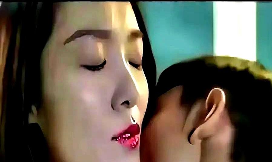 拍吻戏入戏太深直接伸了舌头，这事儿搁谁身上都挺尴尬。

当年张一山和齐溪拍戏，导