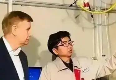 当年拖家带口来华研发航母发动机的乌克兰专家，如今都已白发苍苍；昔日的专家村变成了