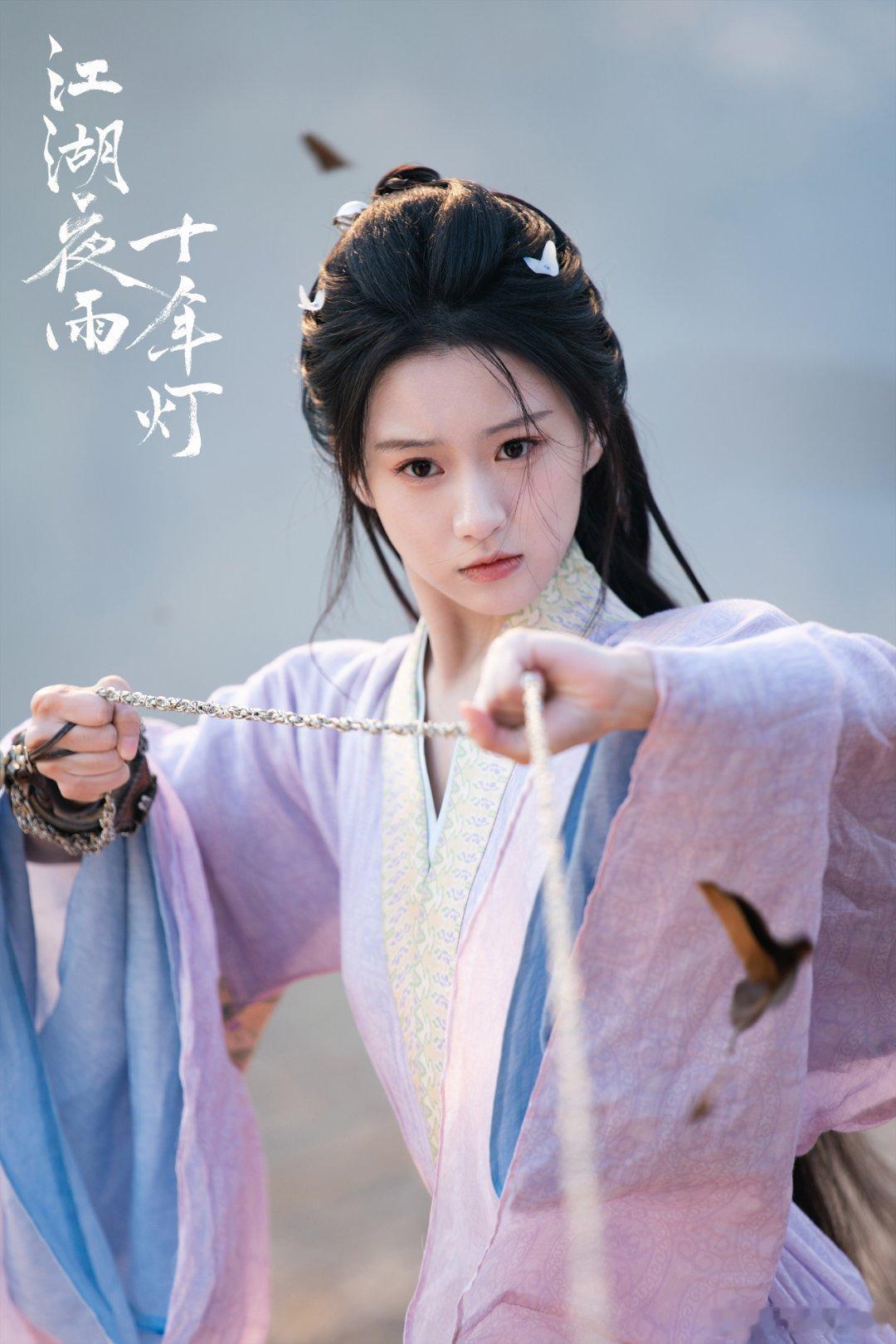 江湖夜雨十年灯今日开播追完桃《江湖夜雨十年灯》首播，被蔡昭狠狠圈粉了！身为侠女却