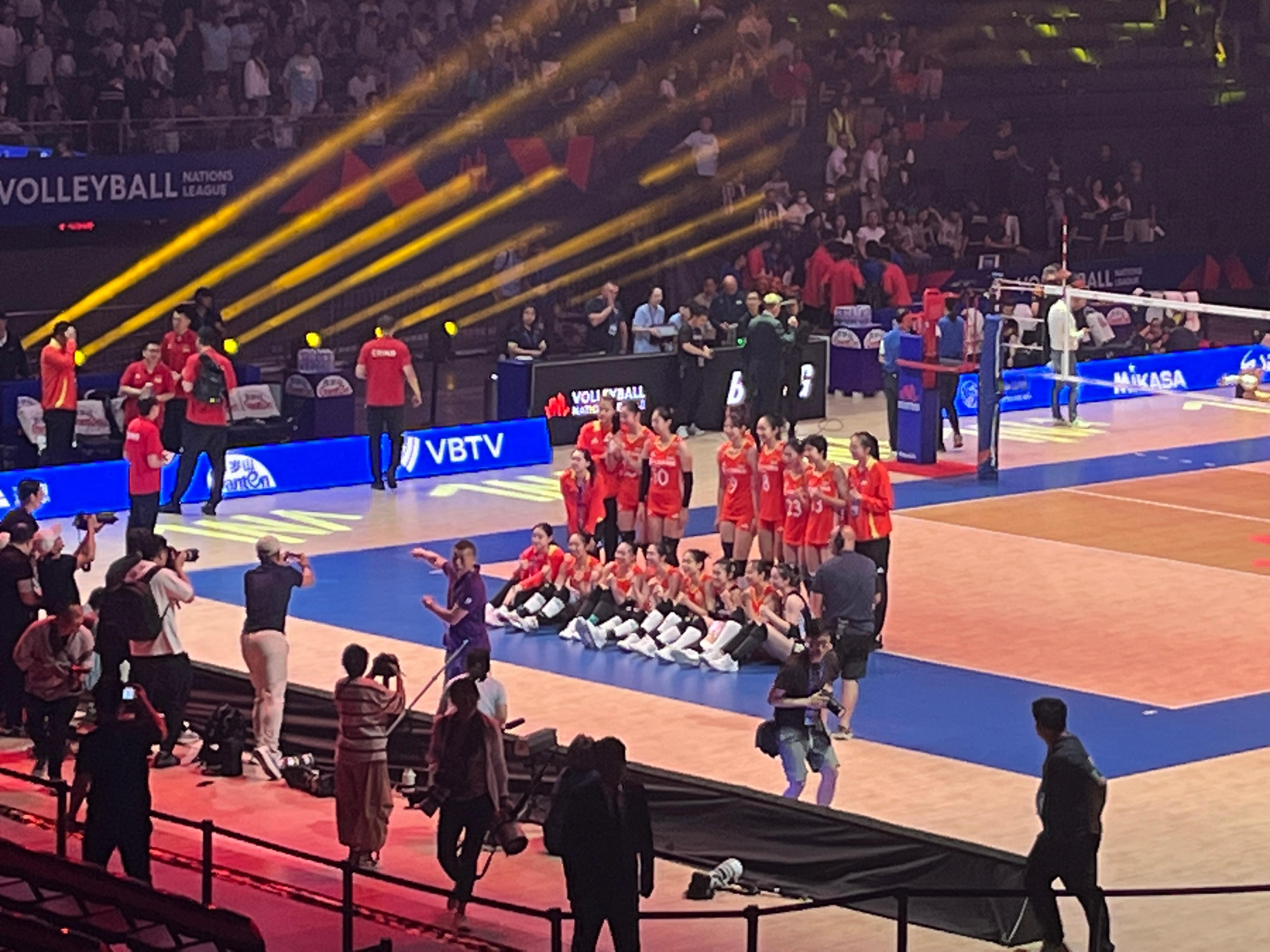 中国女排vs比利时队中国女排3-0比利时女排 2025世界女排联赛第一天的比赛落