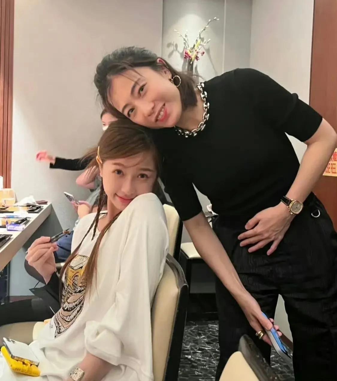 #娱评大赏#虞书欣演技好不好不知道，人脉和社交能力是真强！

虞书欣的演技怎么样