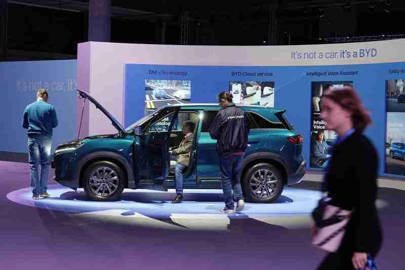 中东一打仗，中国赚翻了？这还真不是段子。
霍尔木兹海峡一关，全球油气瞬间“断喉”