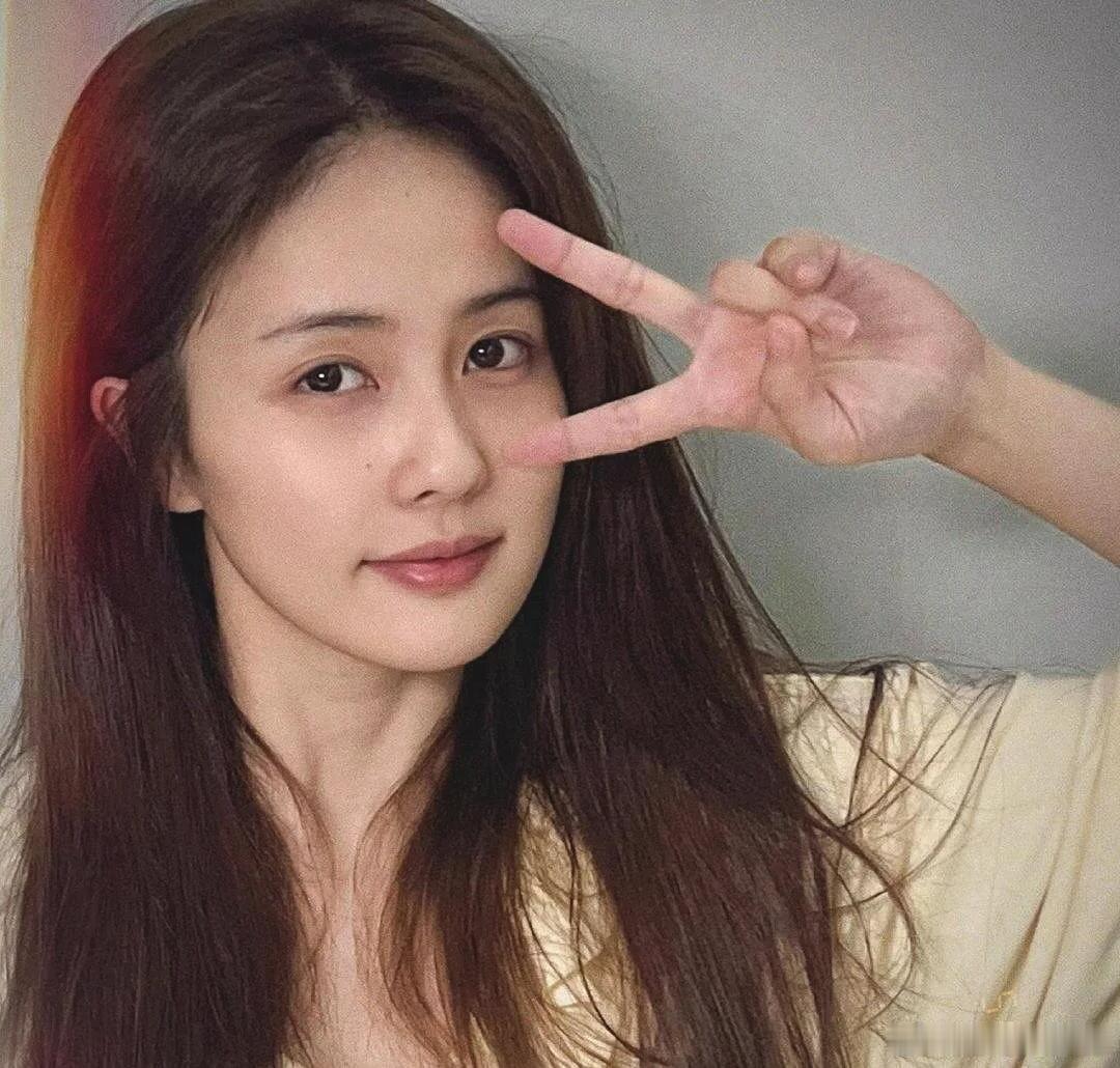司晓迪直言白鹿素颜非常普通司晓迪直言白鹿素颜非常普通、没事吧这人 
