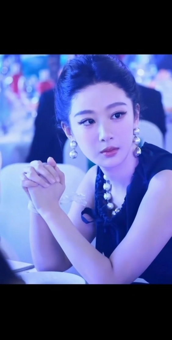 杨紫大花青衣气质杨紫大花青衣气质拉满 这颜值真的太绝了 看一眼就沦陷 越看越有味