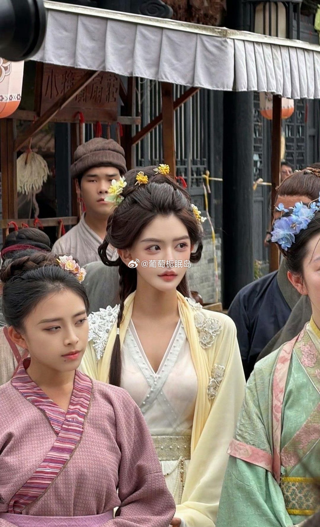 韩安冉出演《济公4》，虽然只是个小角色，但剧中古装造型还挺美，新生代小花要有危机