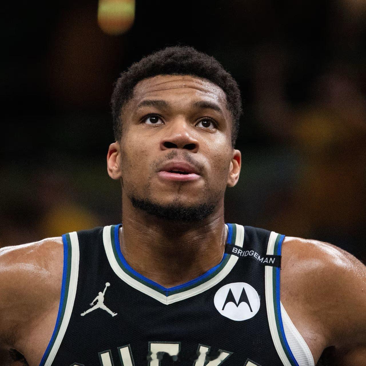 鹿记Eric Nehm：字母哥若通过赛前体检，有望在明天对阵公牛的比赛中伤愈复出