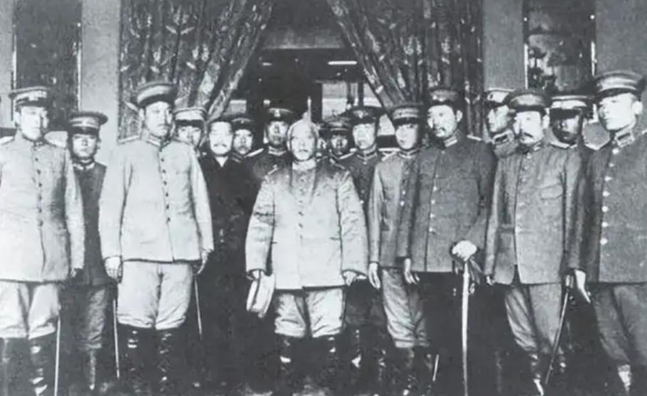 北洋军阀混战时期，大炮打了半天，双方伤亡为何却极低？

1917年，张勋带着他的