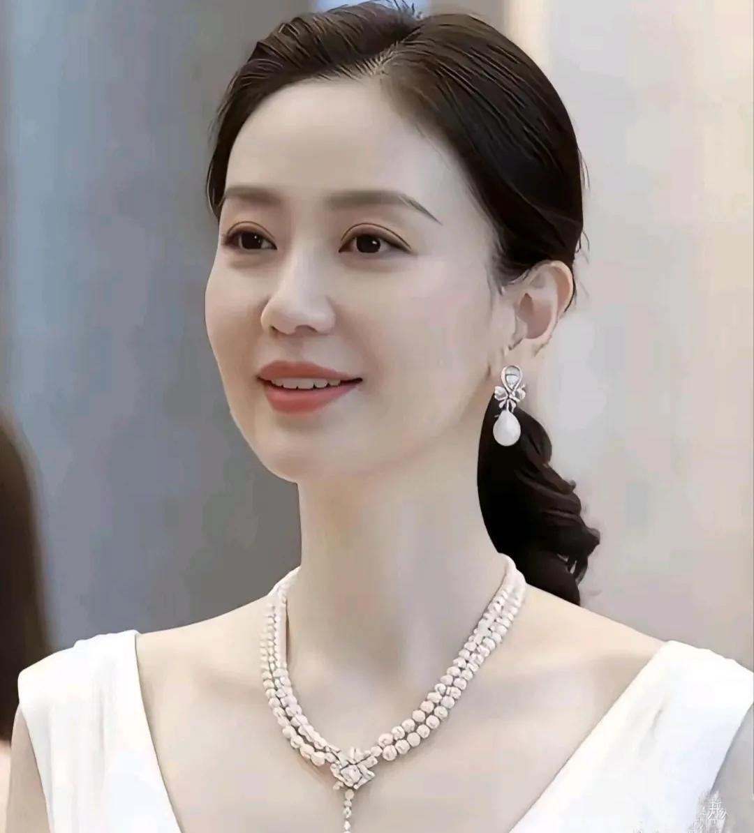 气质美女
优雅 气质