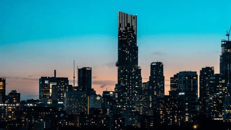 《股市早评》一、财经消息1、美股三大指数收盘涨跌不一 ，微软市值蒸发3570亿美