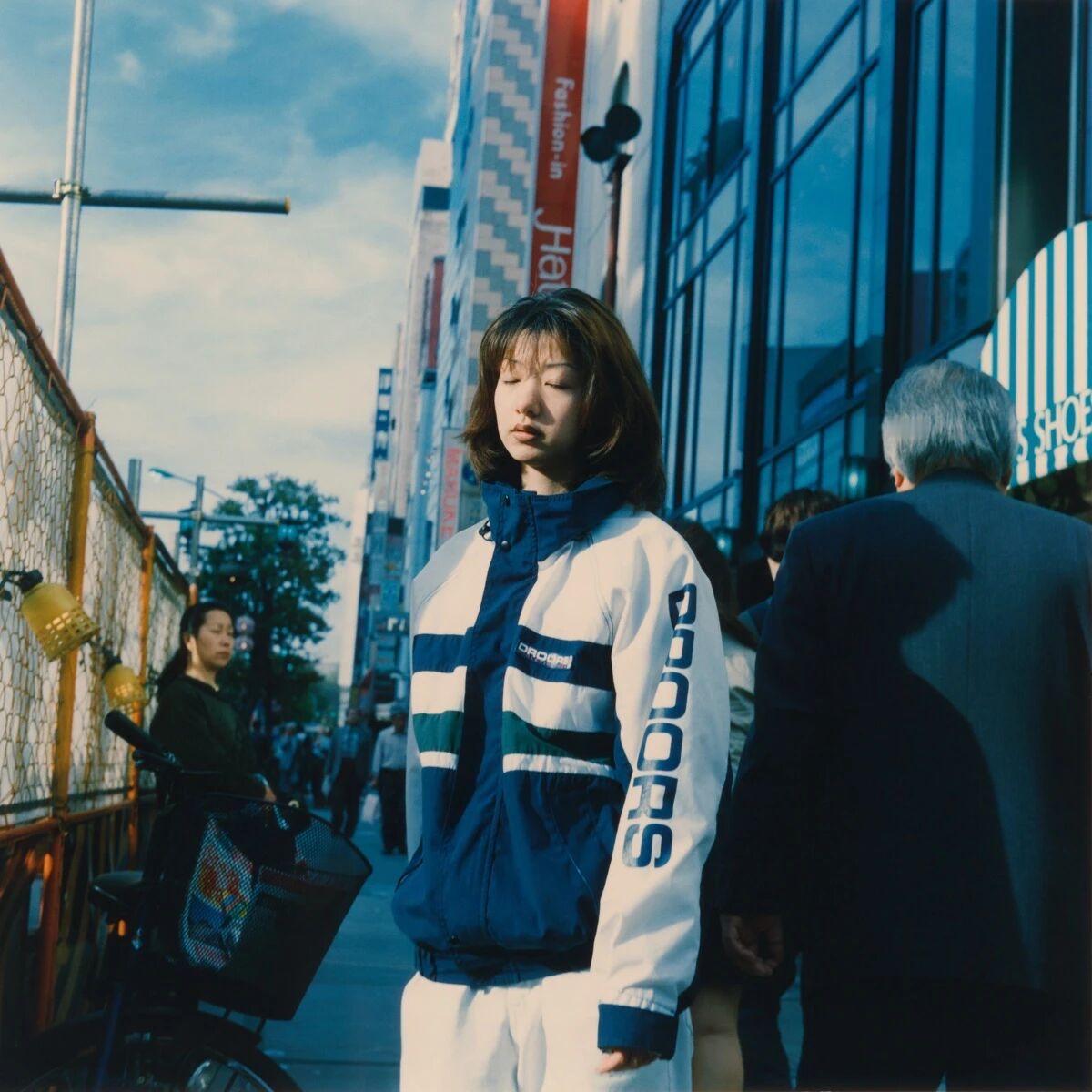 学会与自己相处，是通往爱与丰盈的必经之路。