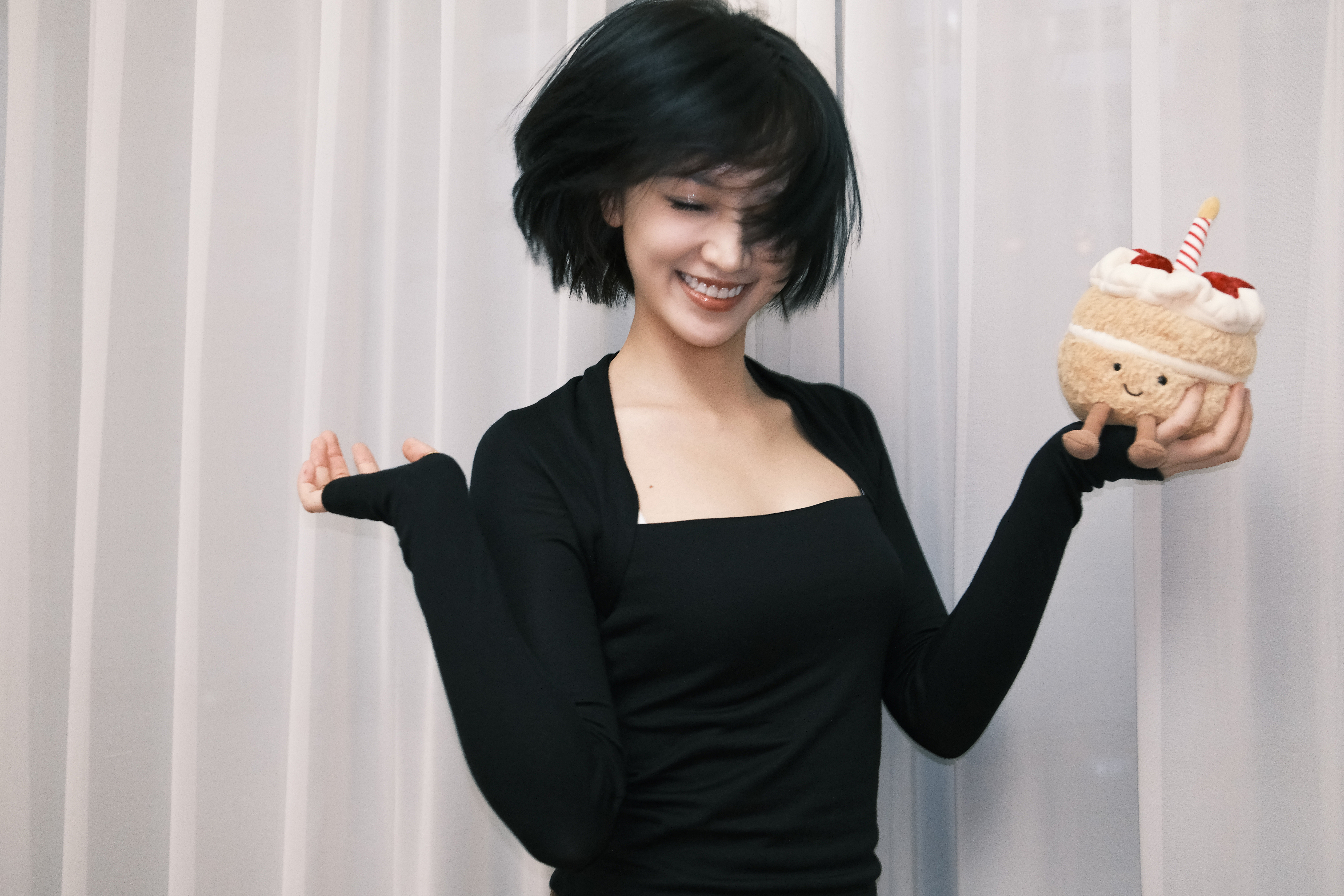 黄灿灿  祝美腻的  生日快乐！🎂✨ 新的一岁，愿你继续闪闪发光，自在如风！❤