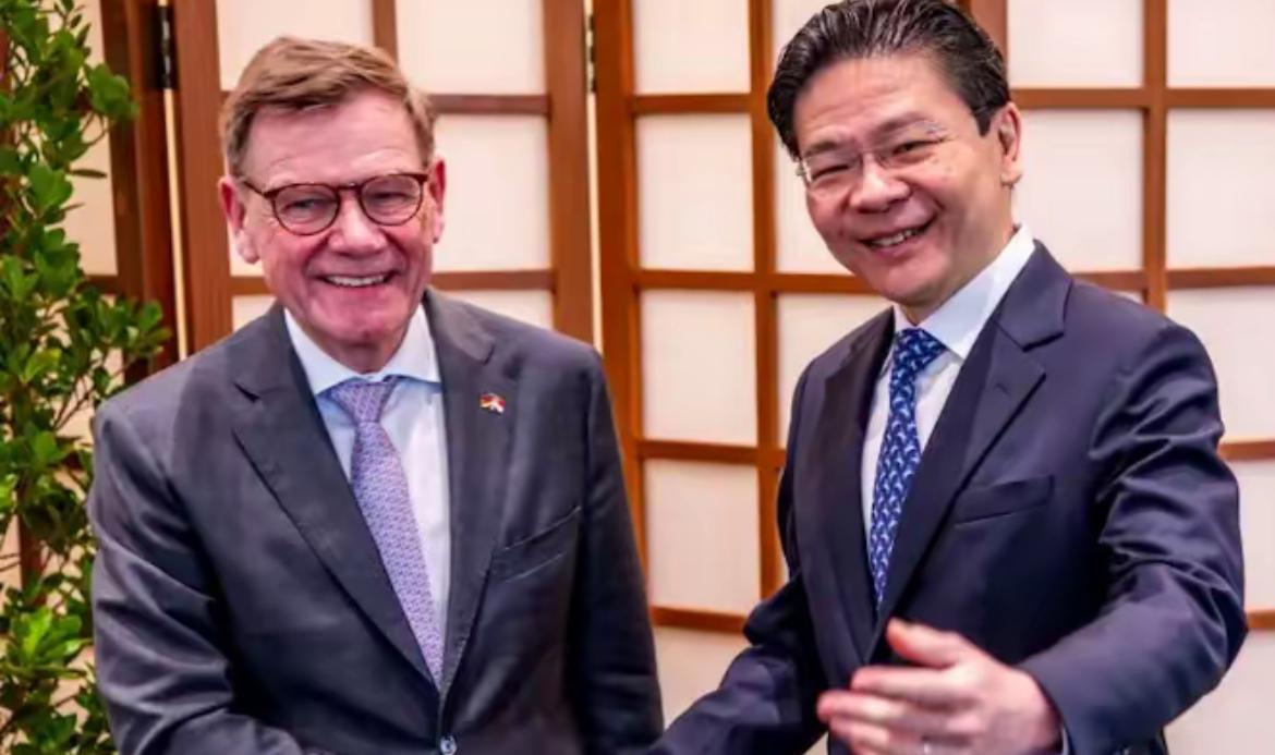 德国之声2月2日报道：“德国外长瓦德富尔在访问新加坡期间表示，尽管存在紧张关系，