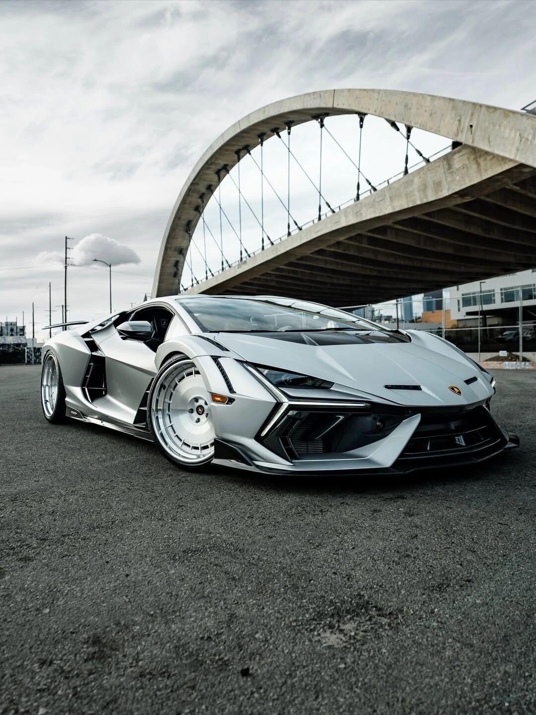 RDBLA改装兰博基尼Revuelto！
大牛改装案例已经有不少，大多都是更多的