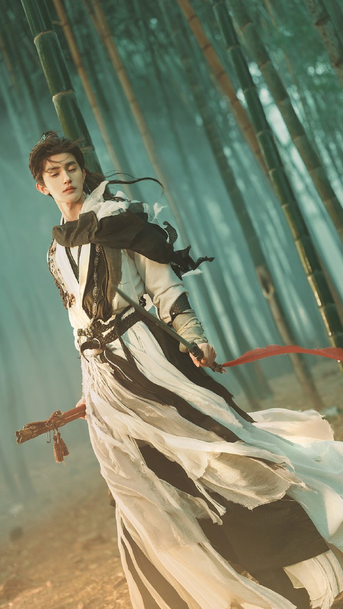 百晓松镜头下的张翅百晓松拍的张翅 谁来懂一下百晓松镜头下的张翅啊，我直接斯哈斯哈