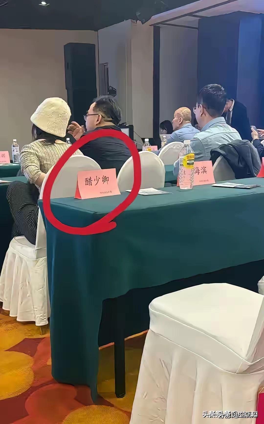 这个姓我还是第一次看见～😃