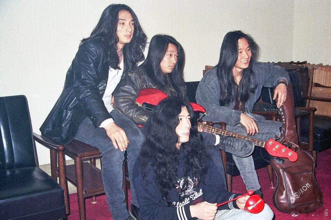 “BEST BANDS时间”：最好的——当然是“唐朝”乐队，“ADO”乐队啦！ 