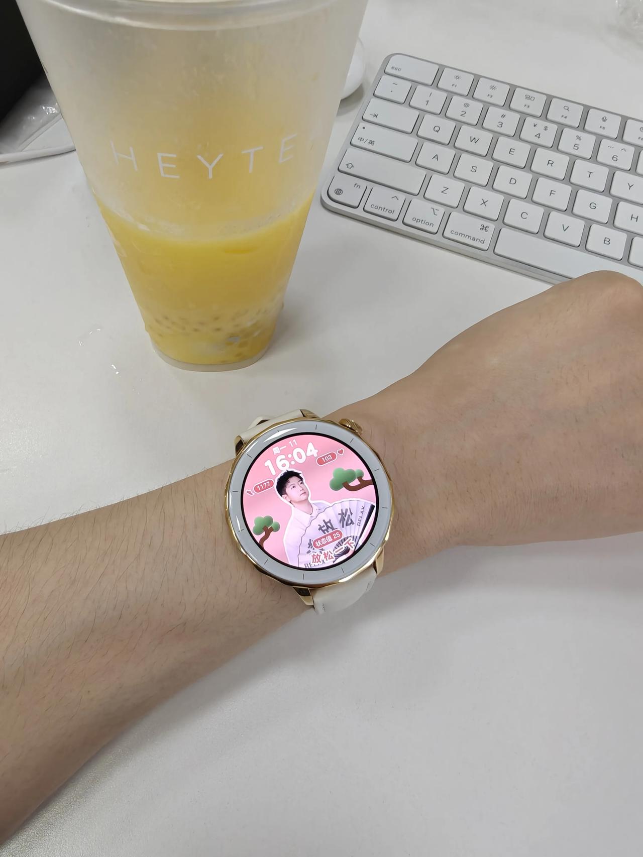 惨了，周一喝喜茶，莎莎还是提醒我要放松

打工人的周一你们很懂吧，我一天都是死气