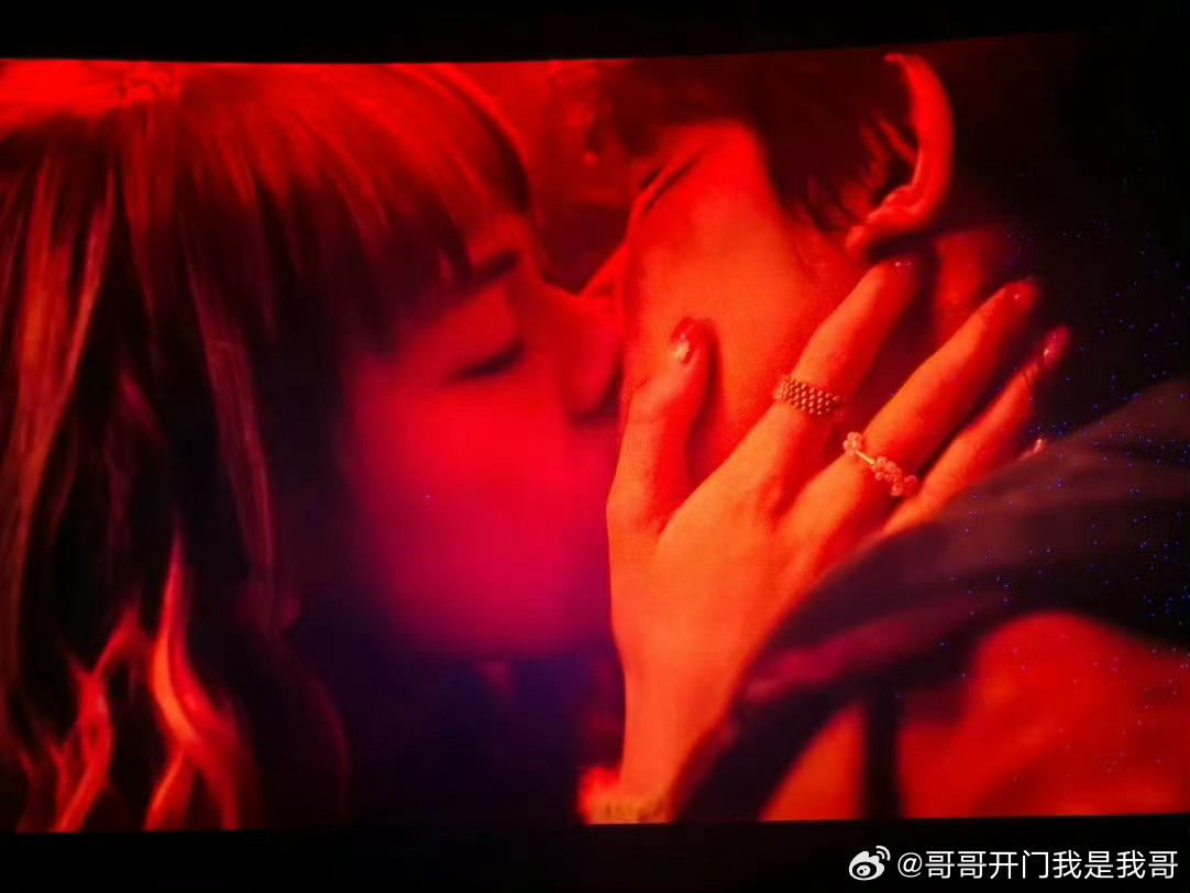 王源吻戏王源现在已经不是爱豆了，基本上算正式转型当演员了，我觉得吻戏是很正常的吧