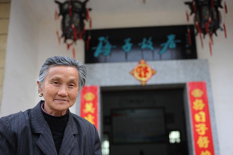 现在人的审美是倒退了吗？以前的妈妈容色倾城，随便一位都能吊打现在的当红女星
现在