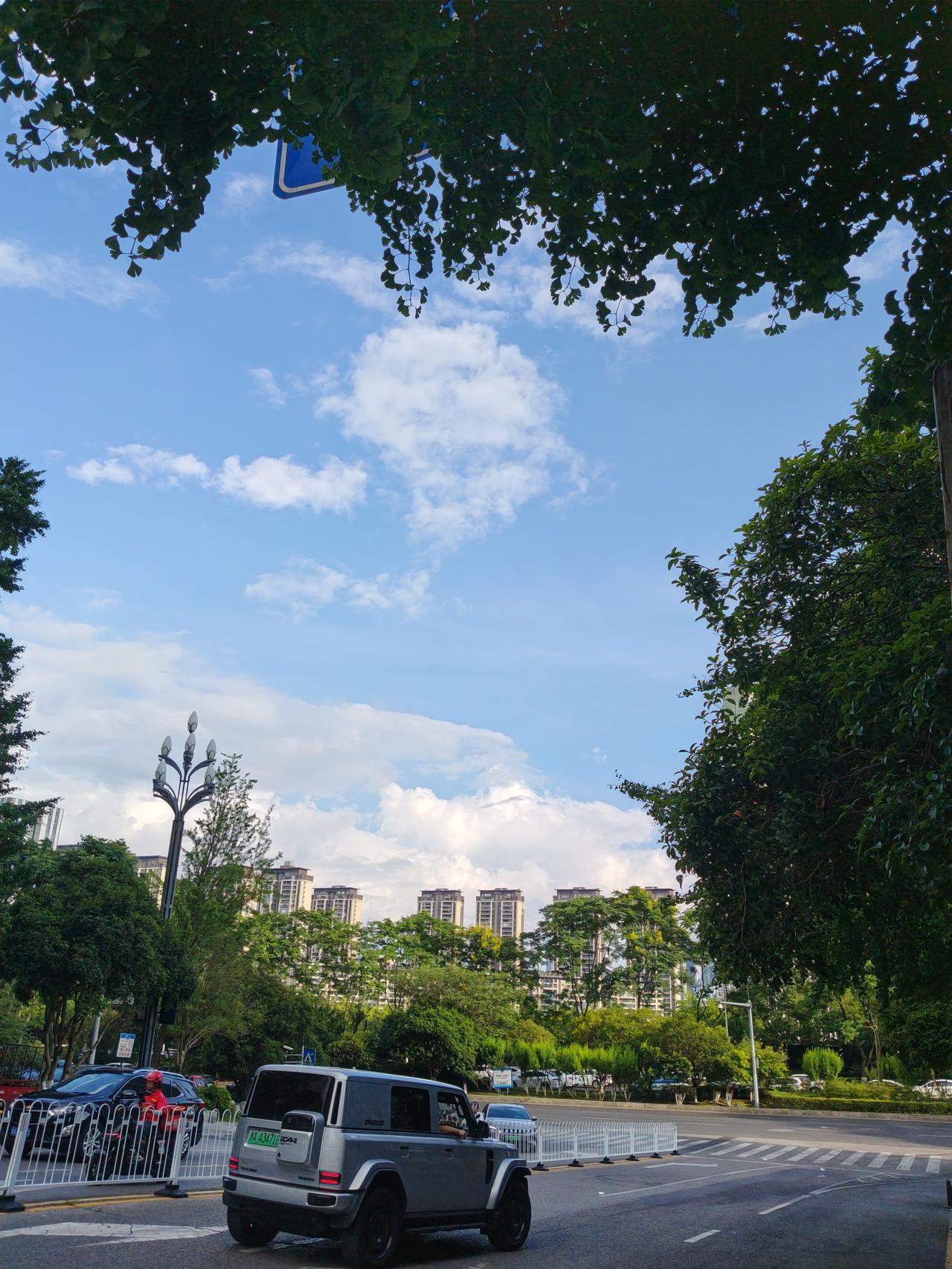 A股这个市场，一直以来都是，涨得时候，各种专家，各种政策，各种监管就来打压，上涨