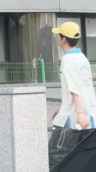 章昊的穿搭还是按照TWS Dress Code要求的 