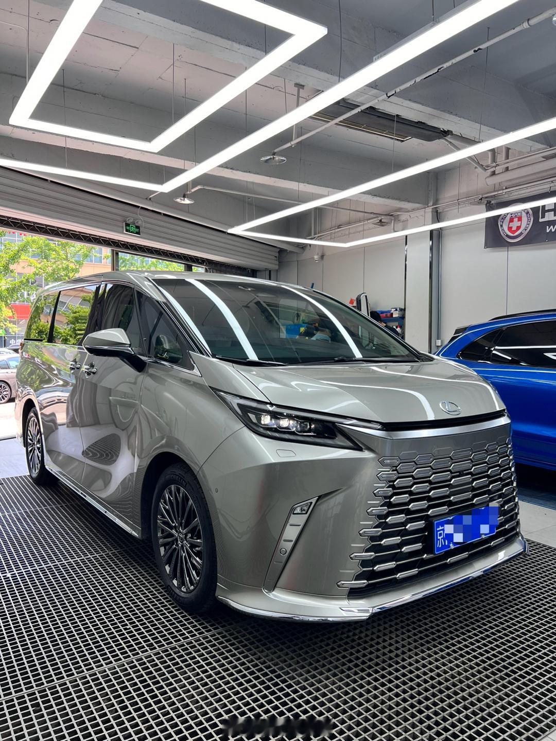 雷克萨斯LM500h安装行车记录仪道路行车 安全第一装个行车记录仪 小心驶得万年