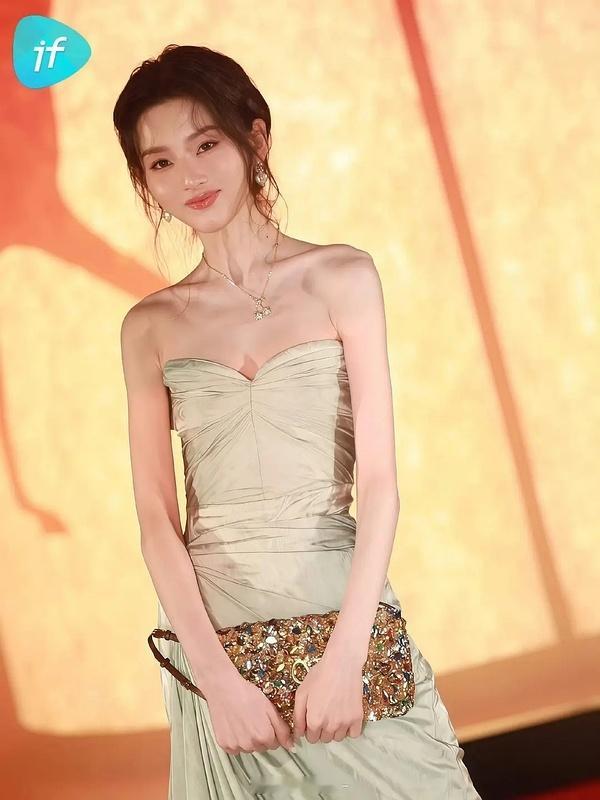 宋祖儿现在瘦成这样了 