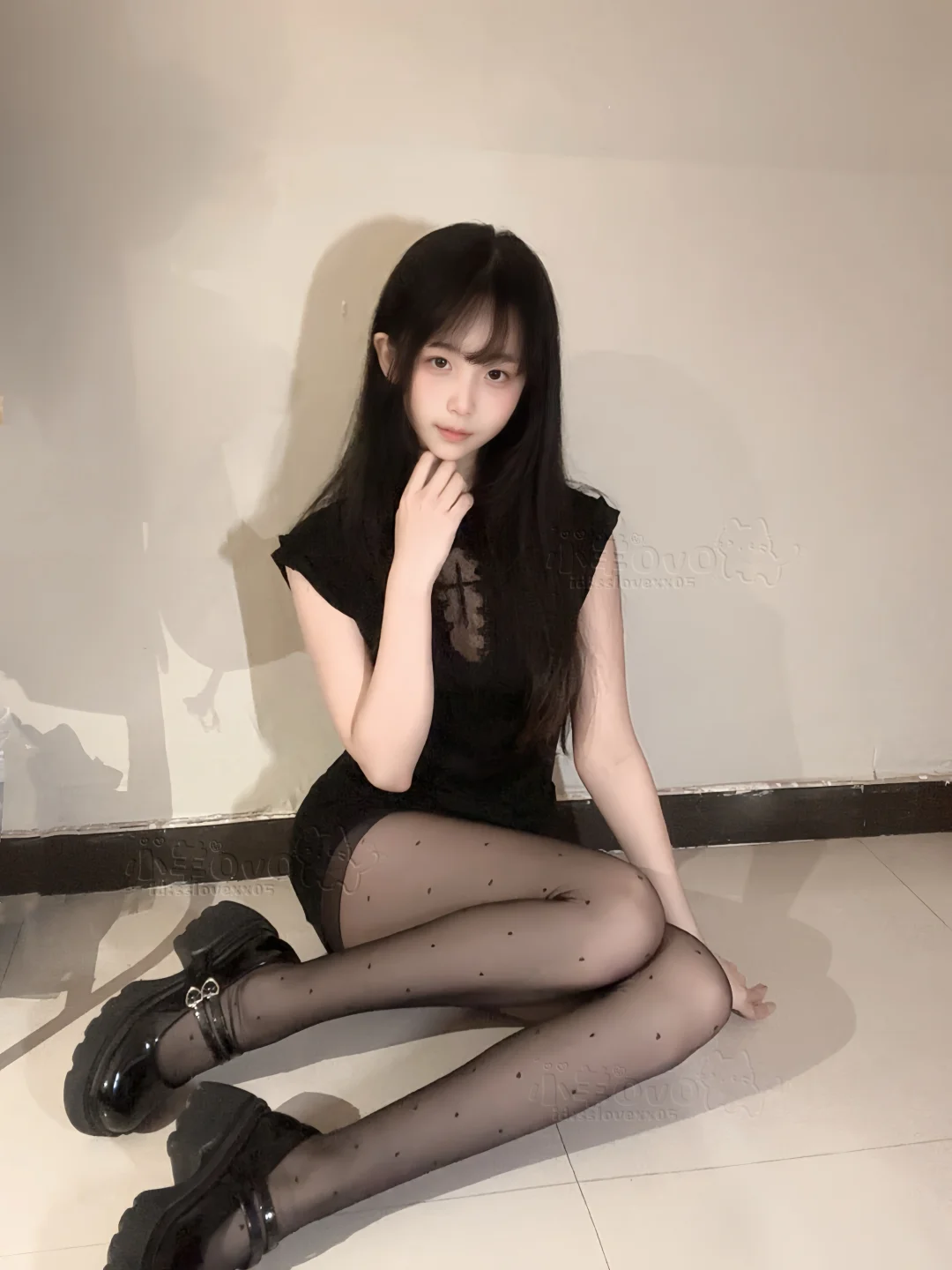 黑色波点＞𐋣＜