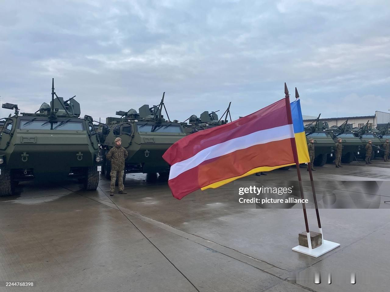 🇱🇻🇺🇦拉脱维亚国防部向乌克兰捐赠了另一批帕特里亚（Patria）6x6