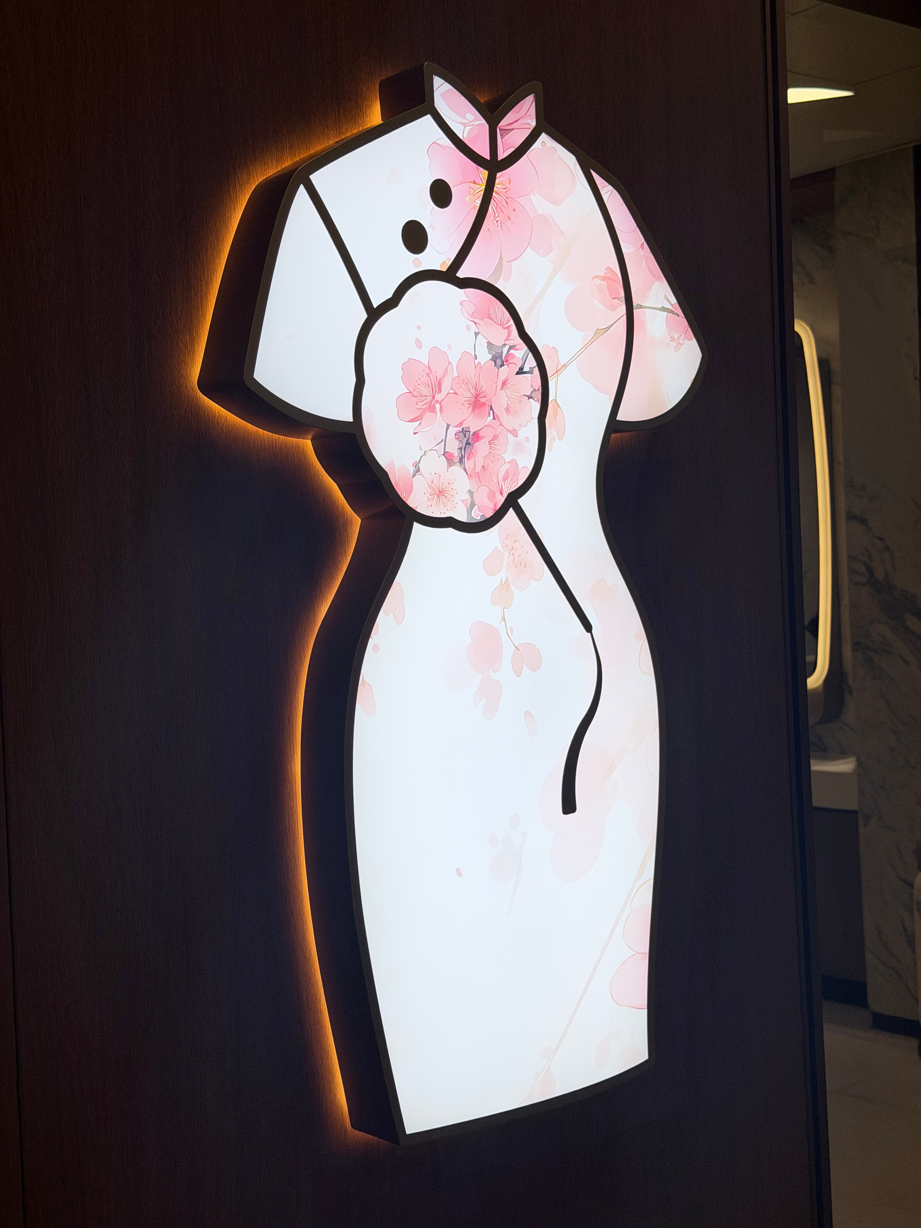 我宣布这是我见过最好看的女厕所标志！！ ​​​