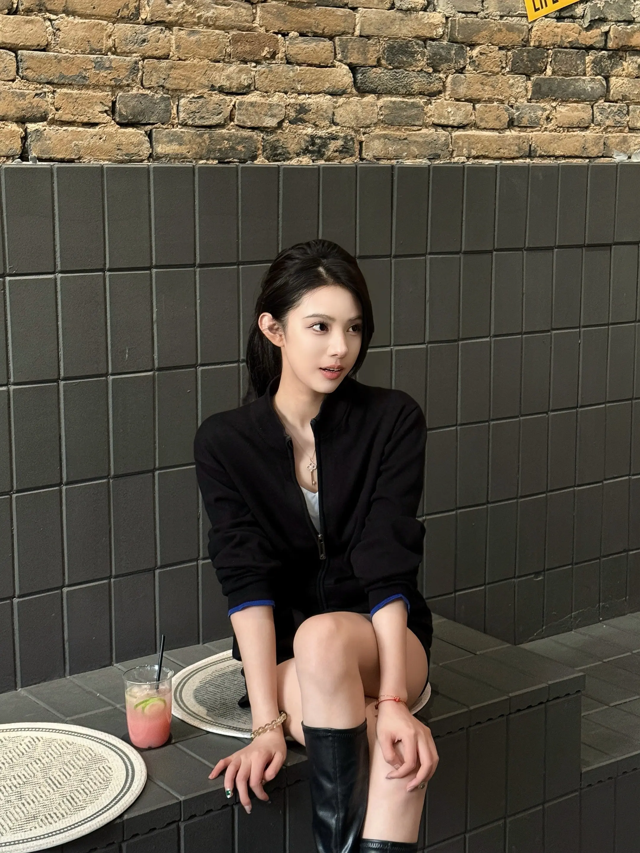 人和人之间淡淡的就好了 再浓一点就发现对方有病了