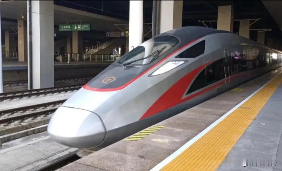 请问：G-高，高速动车的时速是？
答案：250-350km/h

请问：D-动，