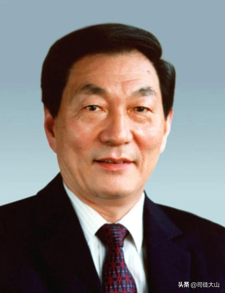 丰碑在心
—深切缅怀朱总理

​九十八载峥嵘
​化作不朽丰碑
​您把人民放在心里