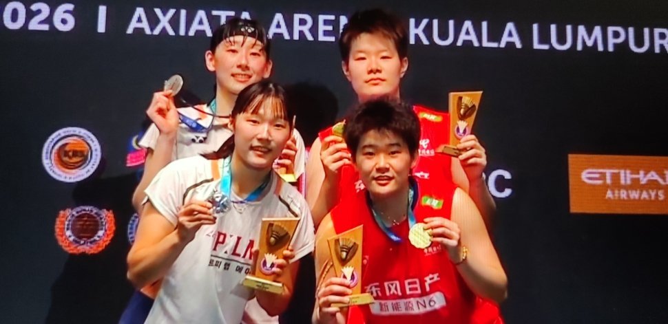 马来西亚羽毛球公开赛，刘圣书/谭宁2:0战胜了韩国李绍希/白荷娜组合，夺得女双冠