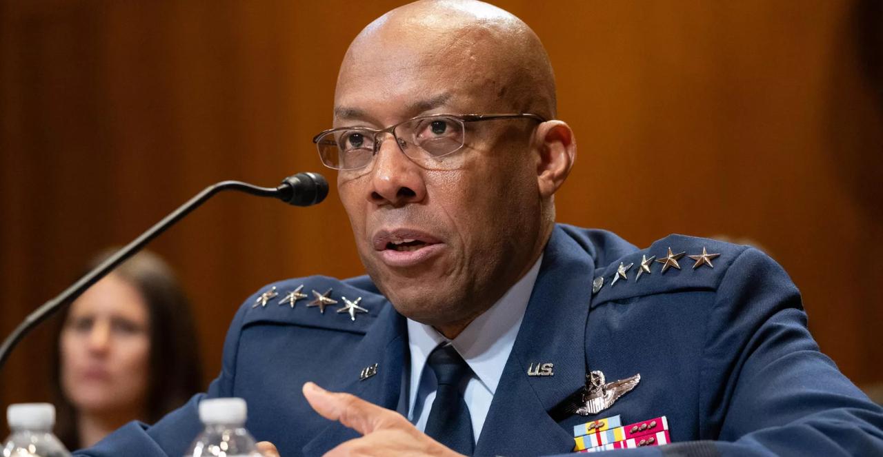 7月20日，美军参谋长联席会议主席查尔斯·布朗炒作台海问题，对美国是否能赢得对中