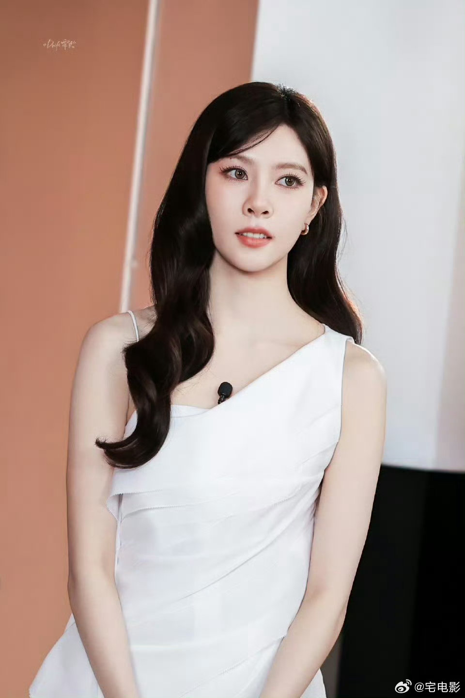  宋妍霏空气刘海高马尾 可甜可酷可灵动，空气刘海高马尾，完美适配各种场合 