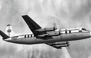 1982年7月30日，一架载着外宾的专机从 上海 向 北京 飞去，飞机起飞后没多