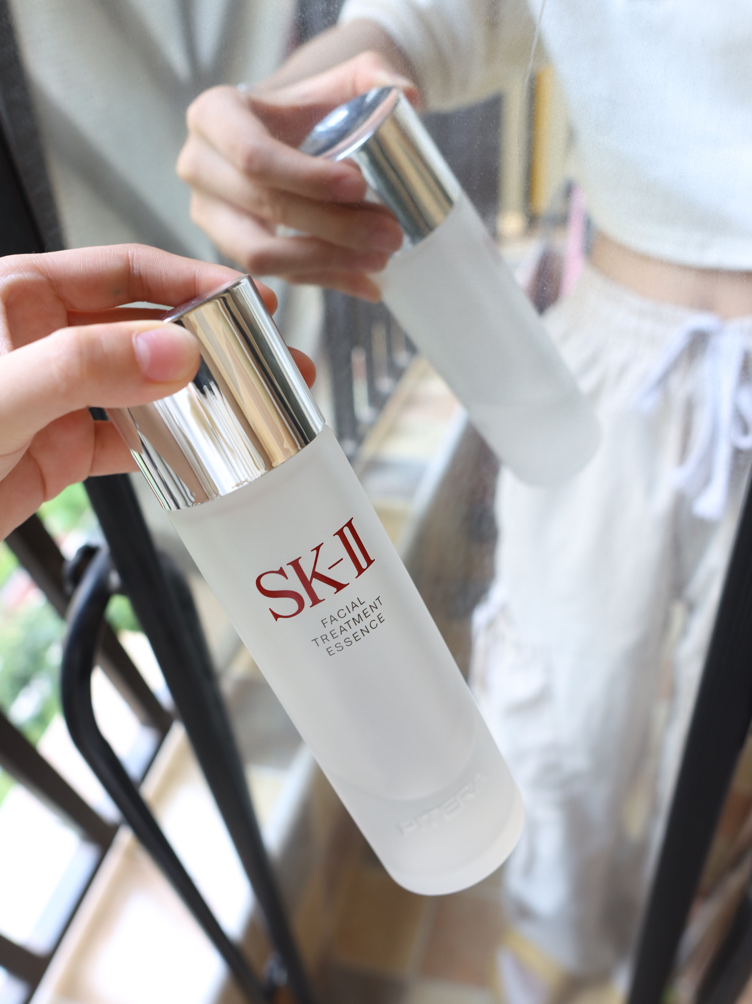 没想到我竟然用了八年的SK2三件套了，从大学一直用到上班！前段时间拍合照看起来和