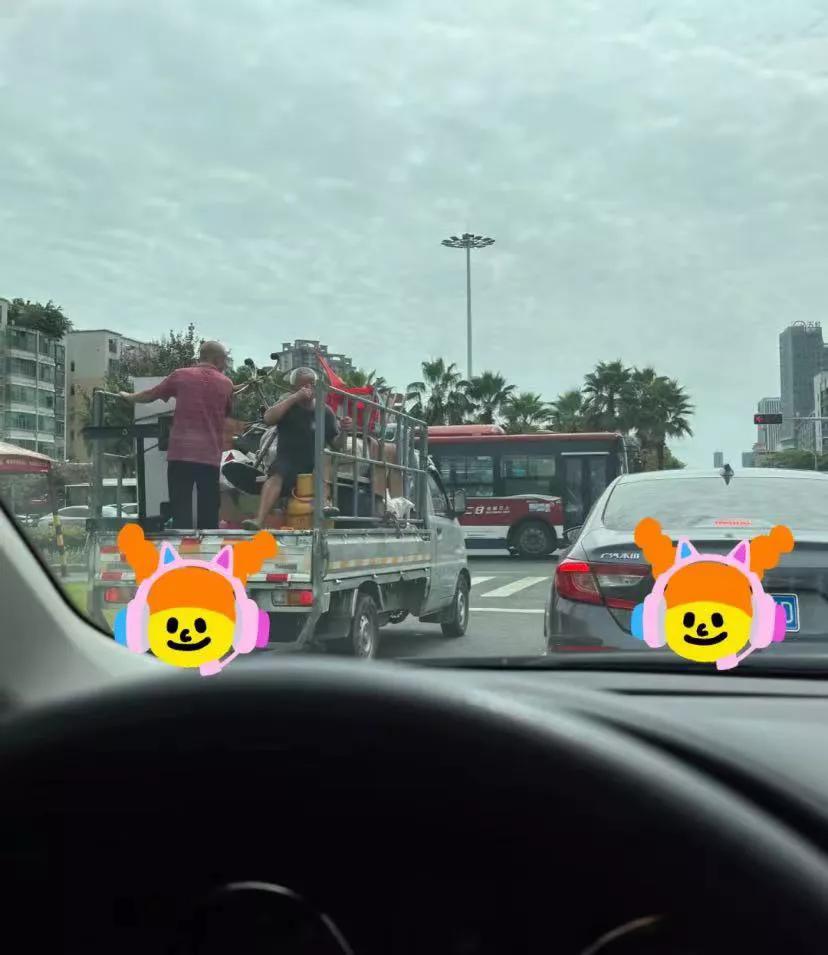 看到这一幕我!
最近觉得很多事情没有想象的那么顺利，一听到老歌
就会哭唧唧	，然